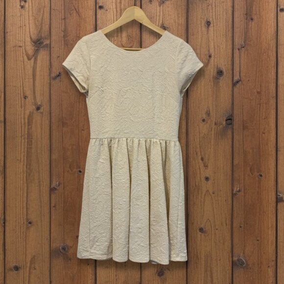 vory Cream Textured Lace Cap Sleeve Dress - Medium - Picture 1 of 5
